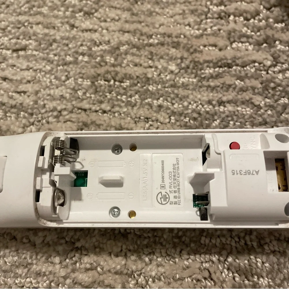 Official OEM Nintendo Wii Remote White Controller With Protective Cases Untested